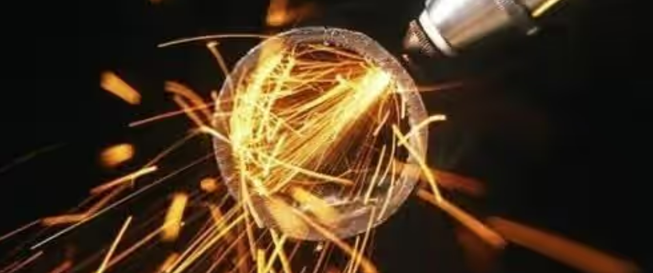 Differences between MOPA Fiber Lasers and Q-Switched Fiber Lasers: A Deep Comparison of Structure, Parameters, and Applications
